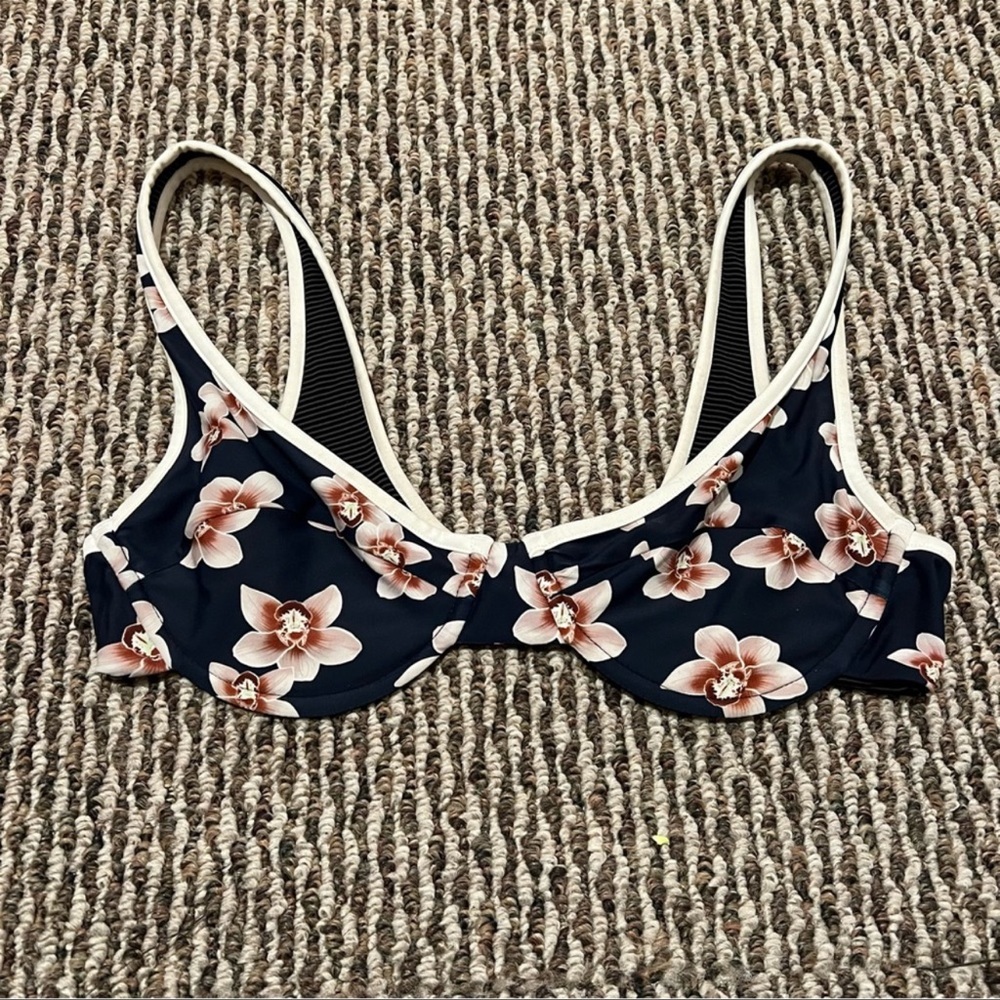 Isle ruby top